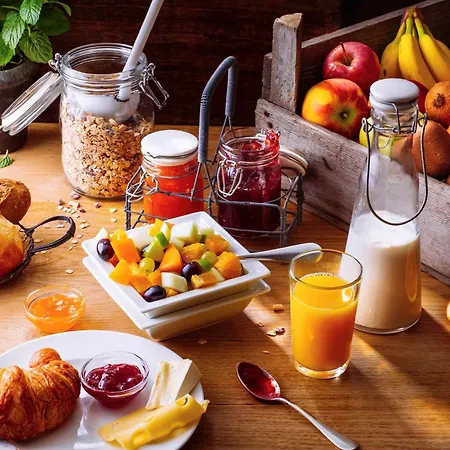 Ibis Hauptbahnhof Hotel 2*