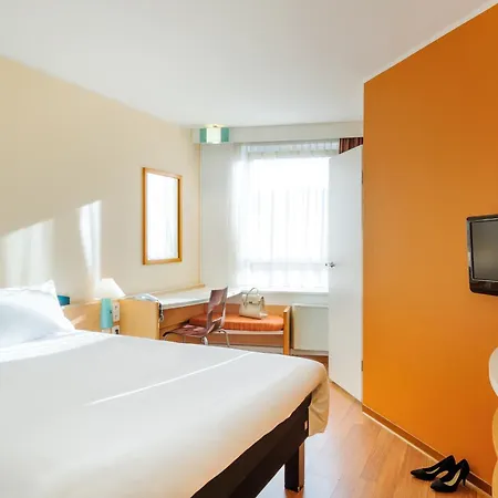 Ibis Hauptbahnhof Готель Аугсбург